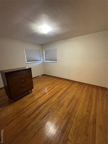 8309 Potomac Street, Center Line, MI 48015