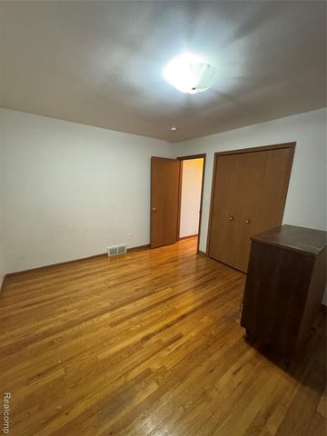 8309 Potomac Street, Center Line, MI 48015