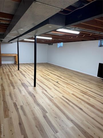 8309 Potomac Street, Center Line, MI 48015