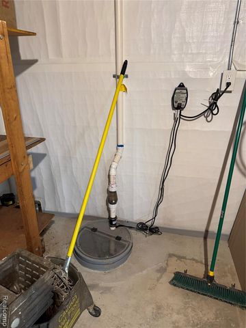 8309 Potomac Street, Center Line, MI 48015