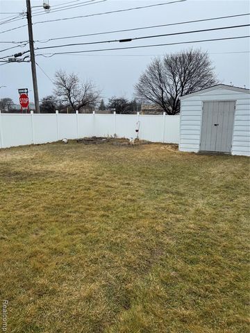 8309 Potomac Street, Center Line, MI 48015