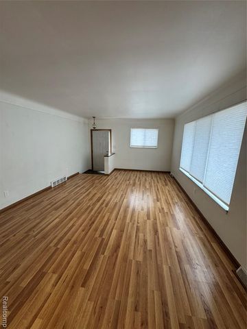 8309 Potomac Street, Center Line, MI 48015