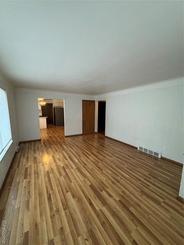 8309 Potomac Street, Center Line, MI 48015