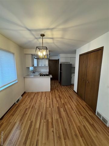 8309 Potomac Street, Center Line, MI 48015