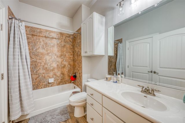 101 West Bank 64, Horseshoe Bay, TX 78657