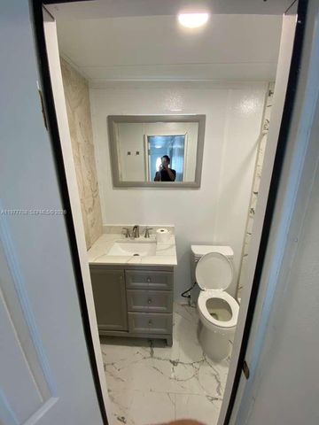 7110 Hope St, Hollywood, FL 33024