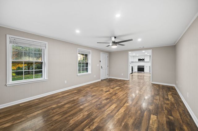 133 Mockerson Rd, Leoma, TN 38468