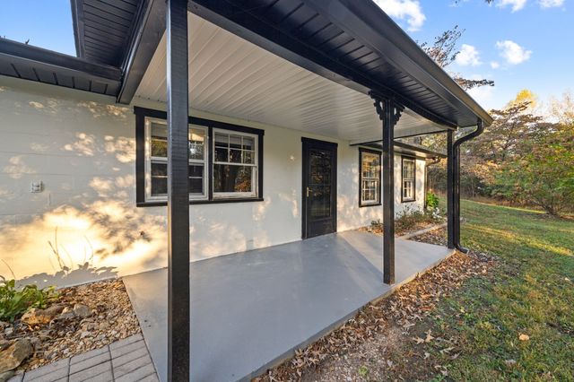 133 Mockerson Rd, Leoma, TN 38468