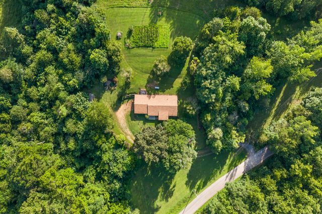 133 Mockerson Rd, Leoma, TN 38468