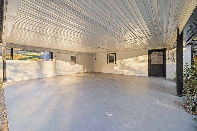 133 Mockerson Rd, Leoma, TN 38468