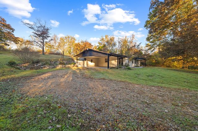 133 Mockerson Rd, Leoma, TN 38468