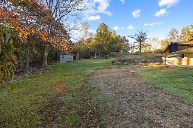 133 Mockerson Rd, Leoma, TN 38468