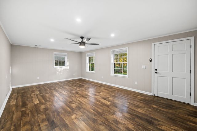 133 Mockerson Rd, Leoma, TN 38468