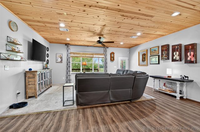 16980 Hayes Road, Kingston, OK 73439