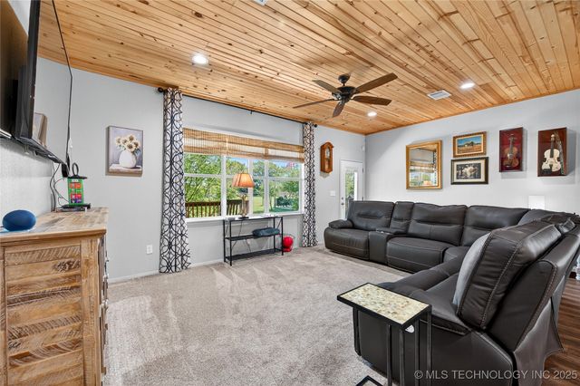 16980 Hayes Road, Kingston, OK 73439