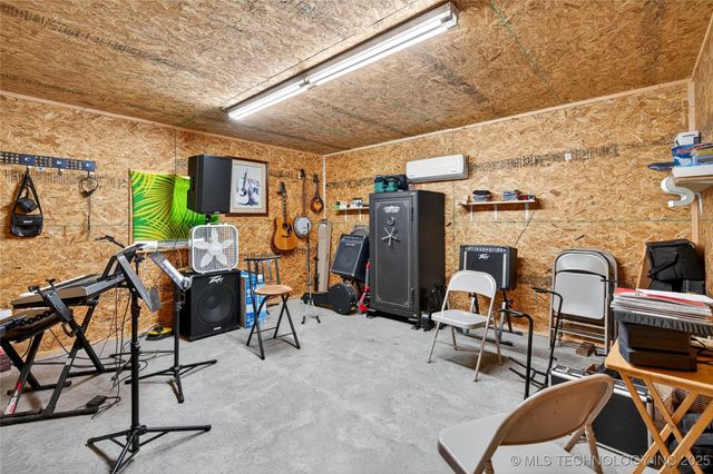 16980 Hayes Road, Kingston, OK 73439