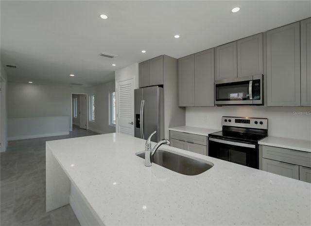 310 HIBISCUS STREET B, Tarpon Springs, FL 34689