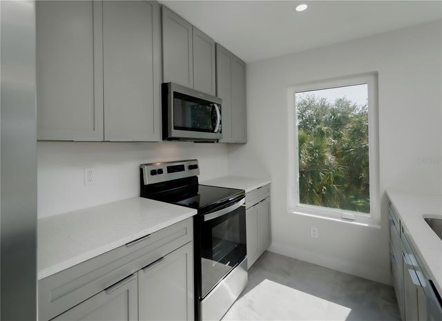 310 HIBISCUS STREET B, Tarpon Springs, FL 34689