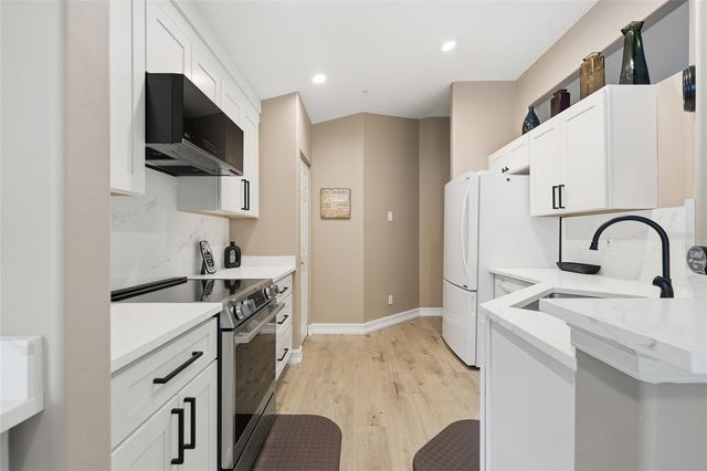 710 TARPON COVE DRIVE 203, Naples, FL 34110