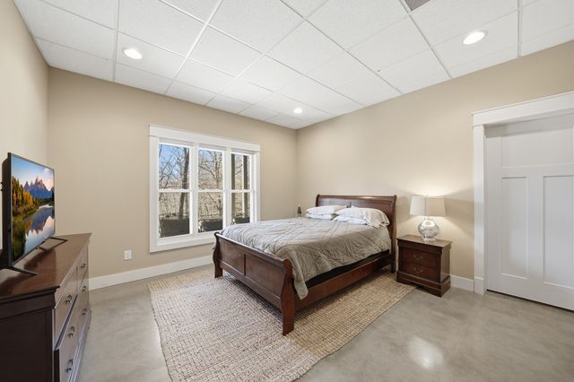 100 Cindy Cir, Tullahoma, TN 37388