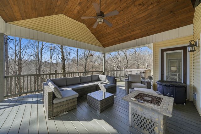 100 Cindy Cir, Tullahoma, TN 37388