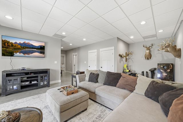 100 Cindy Cir, Tullahoma, TN 37388