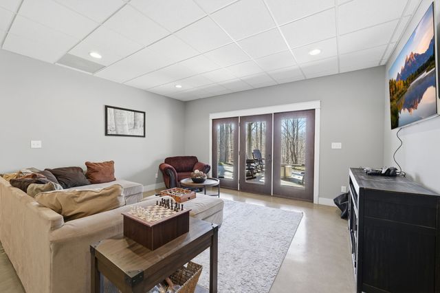 100 Cindy Cir, Tullahoma, TN 37388