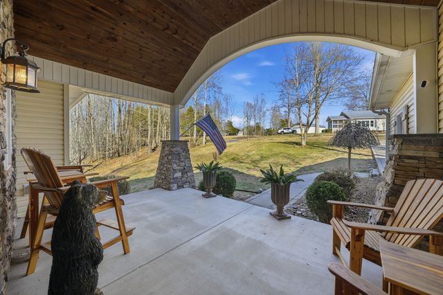 100 Cindy Cir, Tullahoma, TN 37388