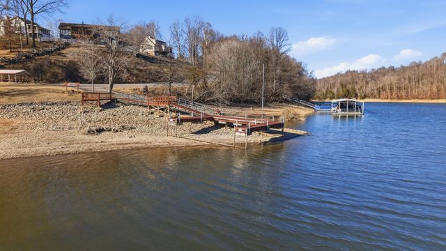 100 Cindy Cir, Tullahoma, TN 37388