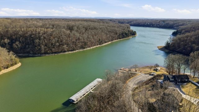 100 Cindy Cir, Tullahoma, TN 37388