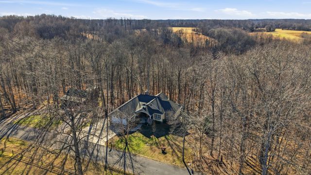 100 Cindy Cir, Tullahoma, TN 37388