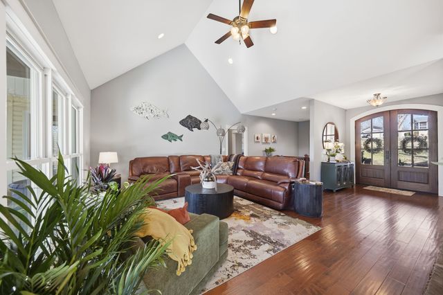 100 Cindy Cir, Tullahoma, TN 37388