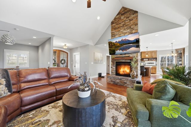 100 Cindy Cir, Tullahoma, TN 37388