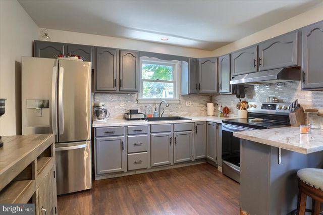 104 CLARKTON CT, Lemoyne, PA 17043