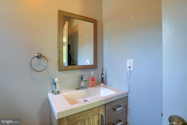 104 CLARKTON CT, Lemoyne, PA 17043