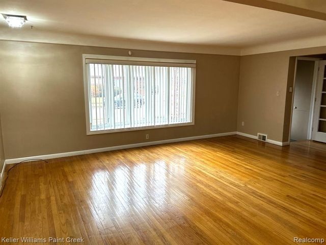 15251 Rosemary Boulevard, Oak Park, MI 48237