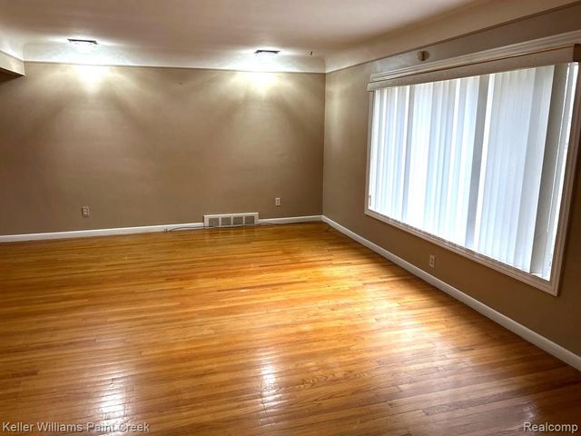 15251 Rosemary Boulevard, Oak Park, MI 48237