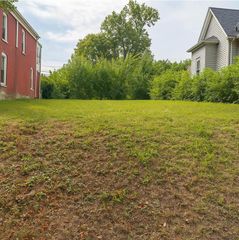 812 Elmwood Avenue, Kansas City, MO 64124