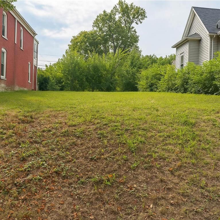 812 Elmwood Avenue, Kansas City, MO 64124