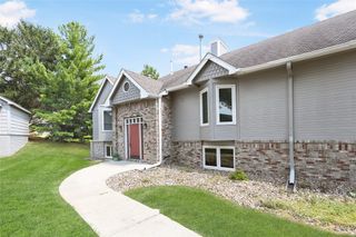 8100 Dellwood Drive 8100, Urbandale, IA 50322
