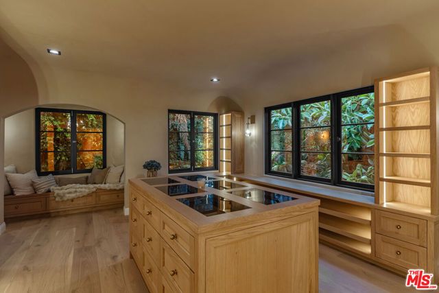 1851 Outpost Drive, Los Angeles, CA 90068