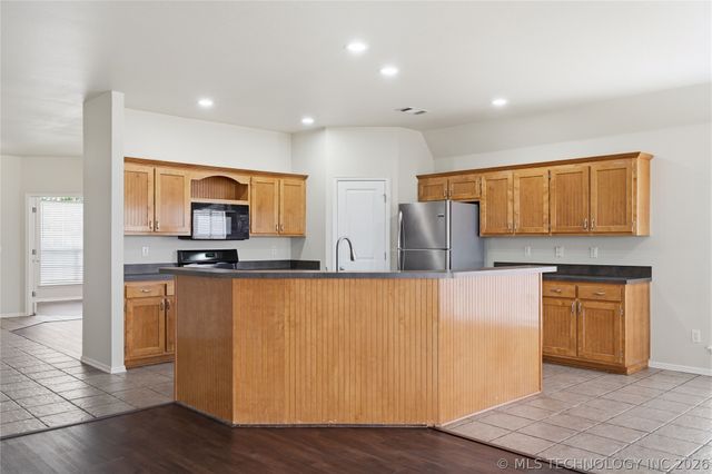 10400 N 114th East Avenue, Owasso, OK 74055