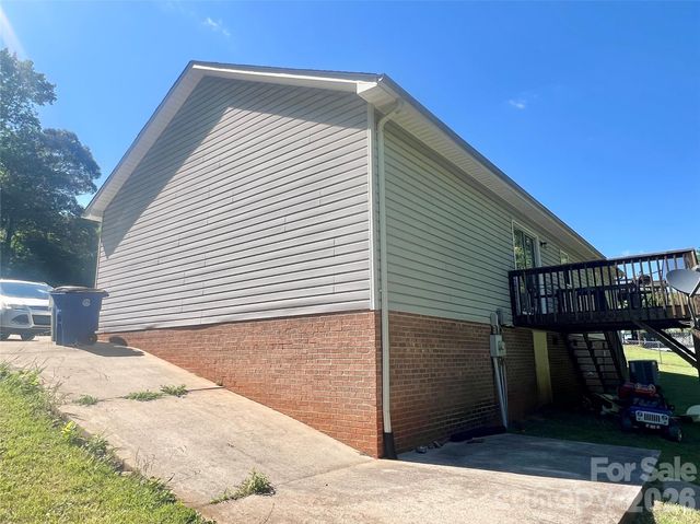 1213 Coventry Place NW, Conover, NC 28613