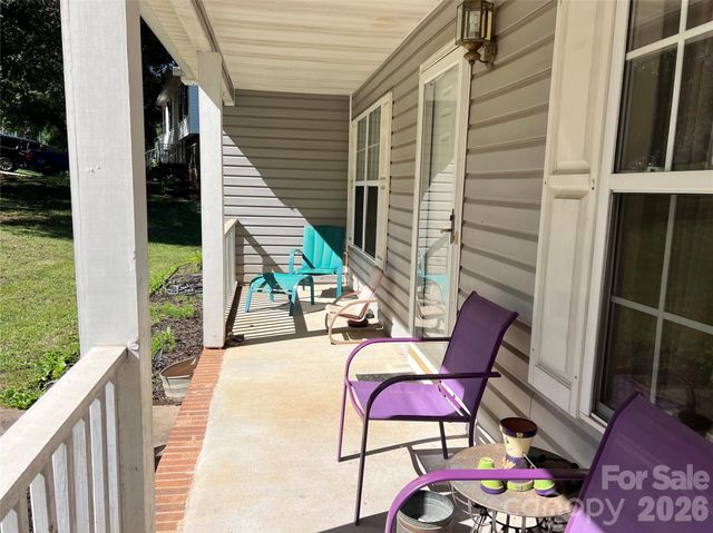 1213 Coventry Place NW, Conover, NC 28613