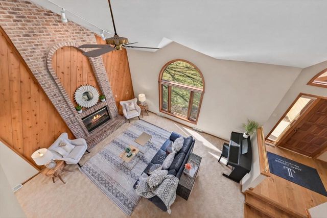 10510 N Stratford PLACE, Mequon, WI 53092