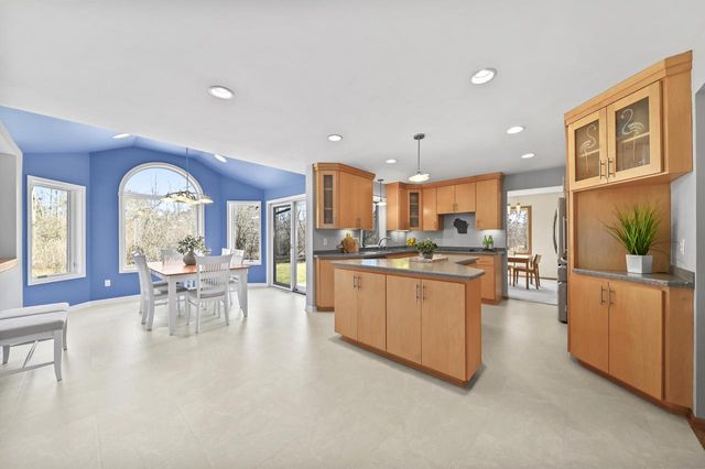 10510 N Stratford PLACE, Mequon, WI 53092