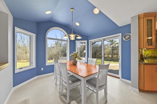 10510 N Stratford PLACE, Mequon, WI 53092