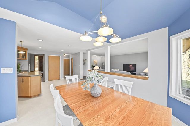 10510 N Stratford PLACE, Mequon, WI 53092