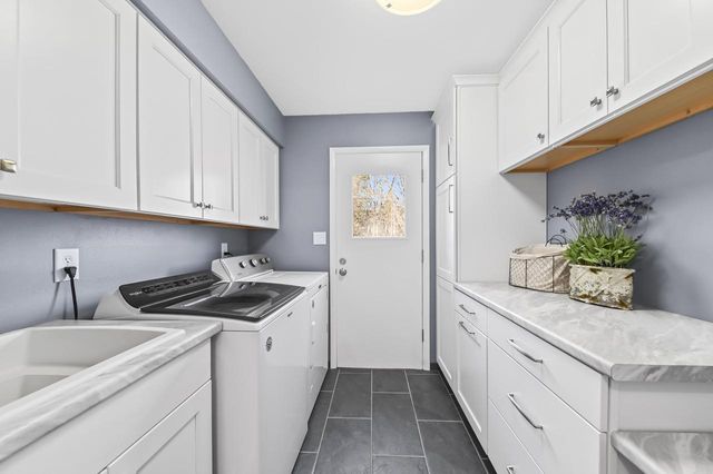 10510 N Stratford PLACE, Mequon, WI 53092