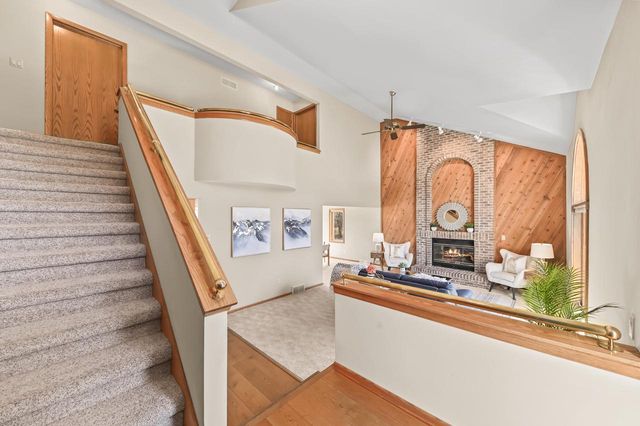 10510 N Stratford PLACE, Mequon, WI 53092